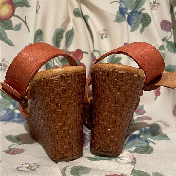 Women's Coral Wedge Sandals - Picture 4 of 5